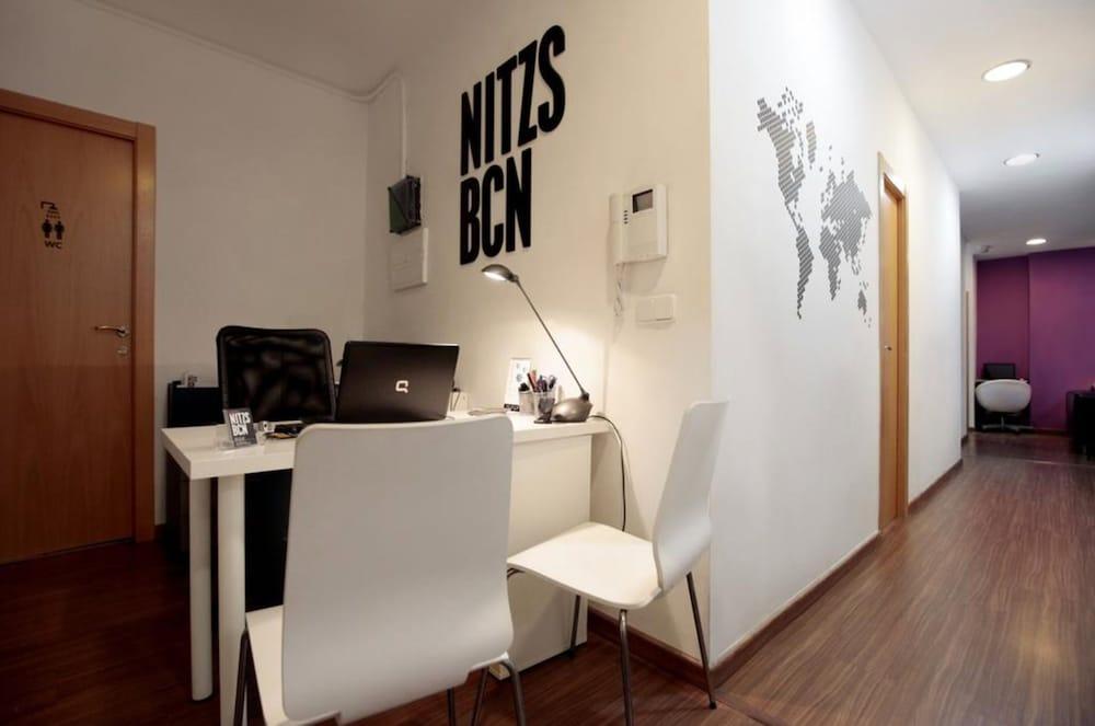 Hostal Nitzs Bcn Hotel Barcelona Exterior photo